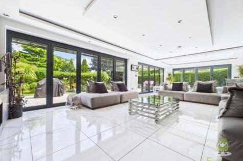 CAM01543G0-PR0141-STILL067