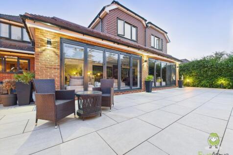 CAM01543G0-PR0143-STILL007