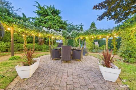 CAM01543G0-PR0143-STILL009