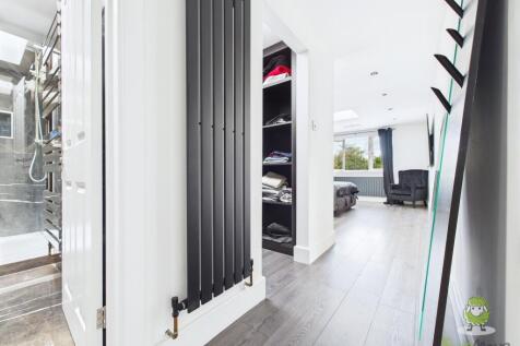 CAM01543G0-PR0142-STILL024