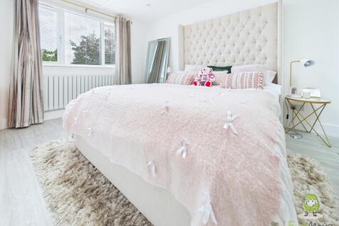 CAM01543G0-PR0142-STILL030