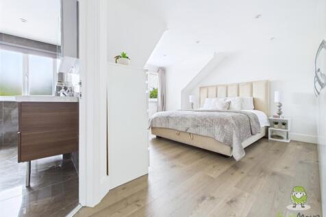 CAM01543G0-PR0142-STILL041