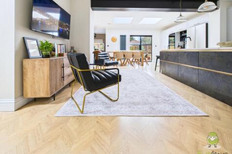 CAM01543G0-PR0166-STILL061