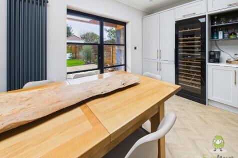 CAM01543G0-PR0166-STILL070