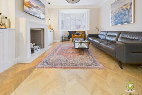 CAM01543G0-PR0166-STILL047