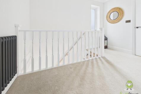 CAM01543G0-PR0166-STILL009