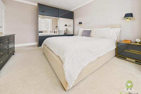 CAM01543G0-PR0166-STILL021