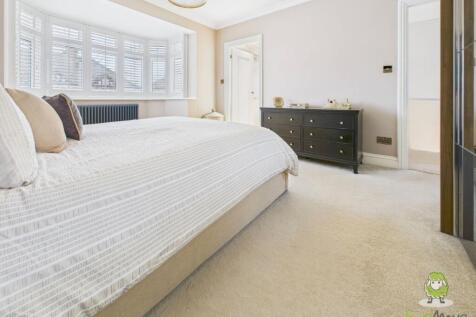 CAM01543G0-PR0166-STILL020