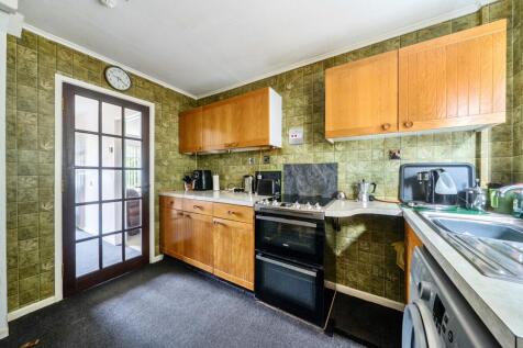 33 HEOL DEWI KITCHEN 2