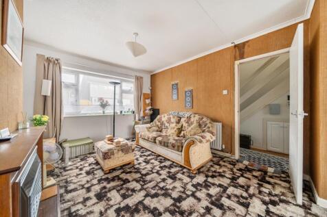 CWRT PENTWYN LIVING ROOM FRONT 2