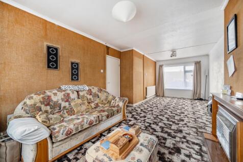 CWRT PENTWYN LIVING ROOM FRONT TO BACK