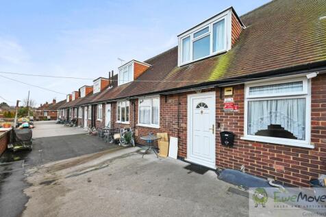 EM - 153a Whitby Road - Entrance1 (1)