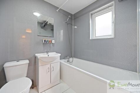 RCEWE- 29 high street- bathroom 3 (1)