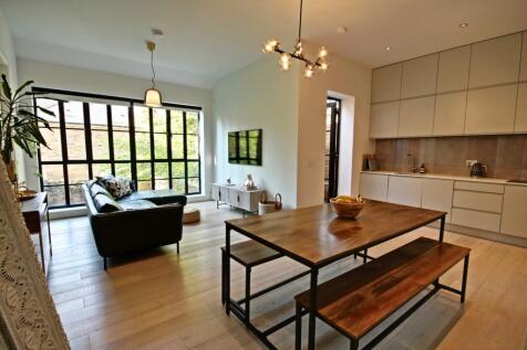 Flat 2, 36 Putney Hill - Reception-window