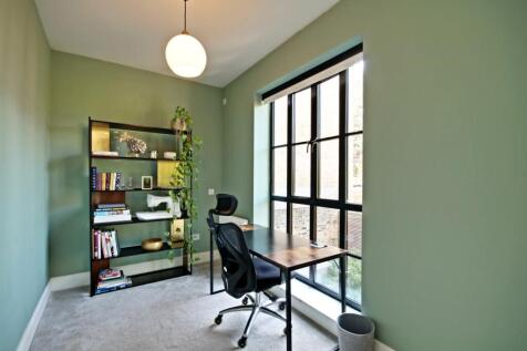 Flat 2, 36 Putney Hill - Bedroom 2