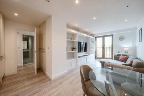 Lounge Dean estate agent at EweMove Cheam  Sutton