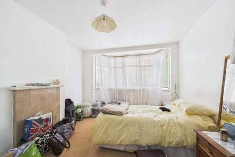 CAM03750G0-PR0046-STILL014