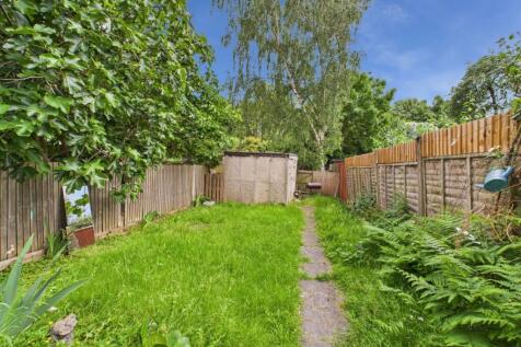 CAM03750G0-PR0054-STILL011