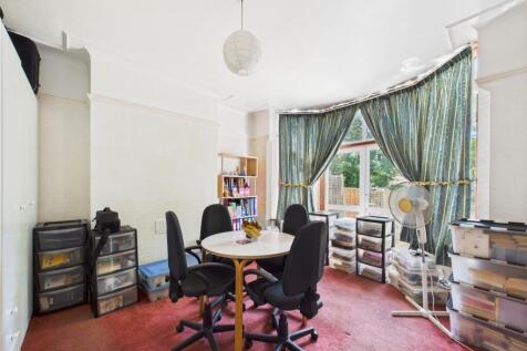 CAM03750G0-PR0058-STILL004