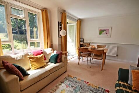 Flat 1 Kinnaird House - Reception-windows new 2