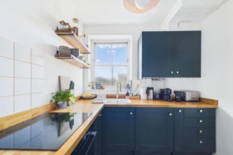 CAM03750G0-PR0073-STILL008