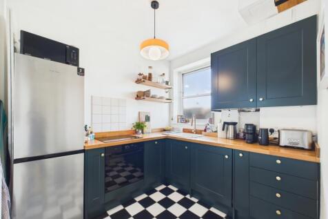 CAM03750G0-PR0073-STILL007 (1)