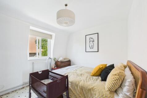 CAM03750G0-PR0073-STILL009