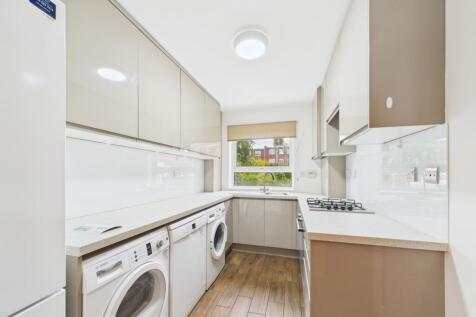 CAM03750G0-PR0075-STILL008