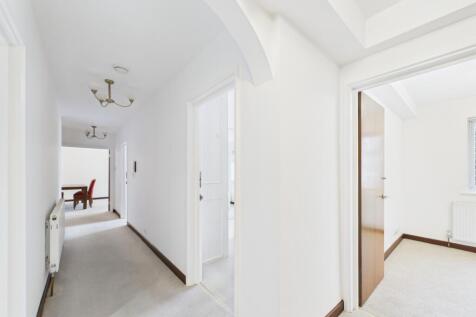 CAM03750G0-PR0075-STILL010