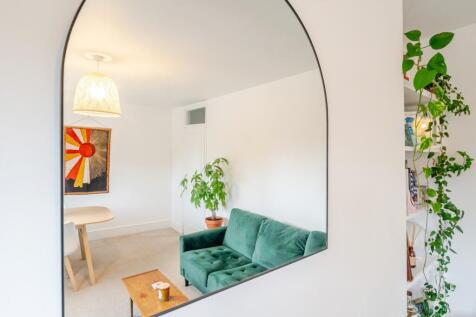 1370405-5-68f640afb42ca