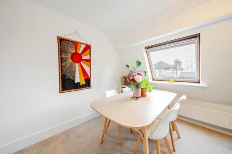 1370405-11-68f640e50069e