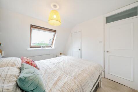 1370405-17-68f6412107b25