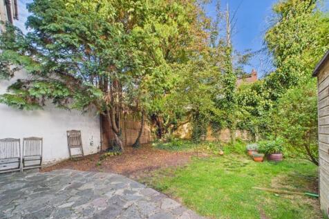 CAM03750G0-PR0074-STILL015