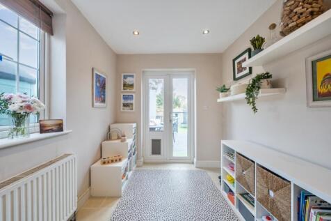 1375390-13-690b2bc56eaaf