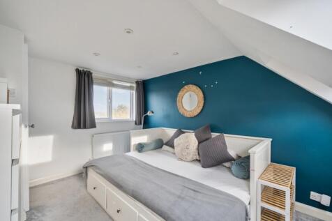 1375390-27-690b2d2a3cdaf