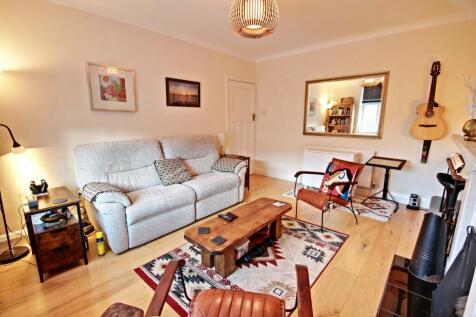 140 Norbiton Hall - reception-door