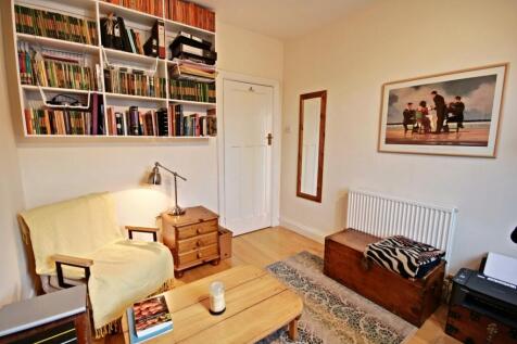 140 Norbiton Hall - bedroom 2-door