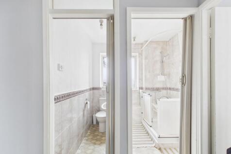 CAM03750G0-PR0077-STILL010