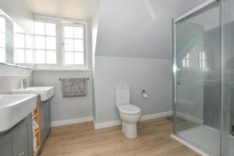 Master En-suite.jpg