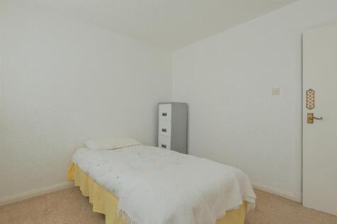039-45 Station Road Carluke, ML8 5AD.jpg