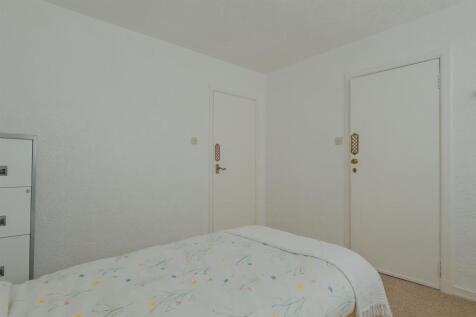 040-45 Station Road Carluke, ML8 5AD.jpg