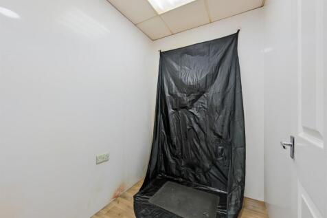 014-The Beauty Shop - Carluke.jpg