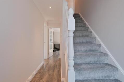 009-22 General Roy Way Carluke, ML8 4LP.jpg