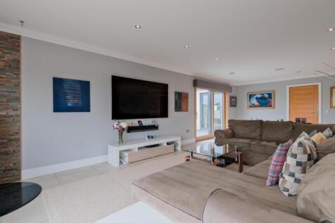 032-15 Cartland Rd, Lanark ML11 7RF.jpg