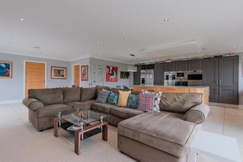 Formal Lounge