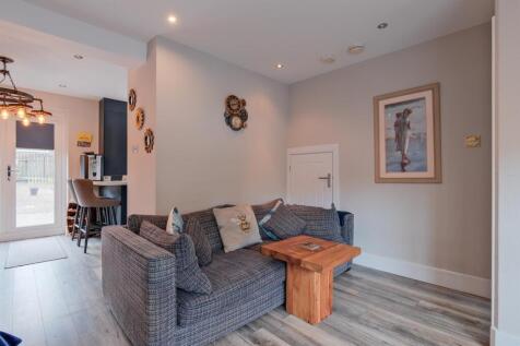 009-34 St Nicholas Road Lanark ML11 7AX.jpg