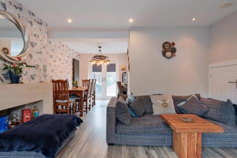 011-34 St Nicholas Road Lanark ML11 7AX.jpg