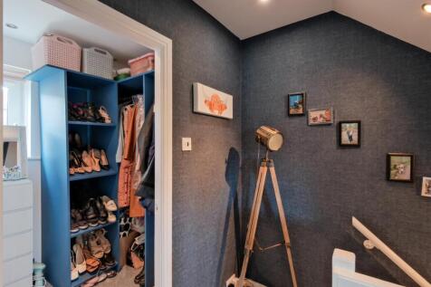 walk in wardrobe