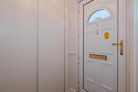 010-3 East Ave, Carluke ML8 5TS.jpg