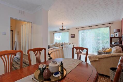 021-70 Alan Avenue, Carluke, ML8 5UA.jpg